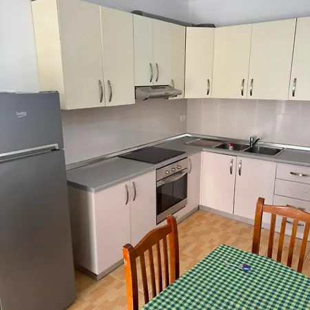 Shehu Apartmens *